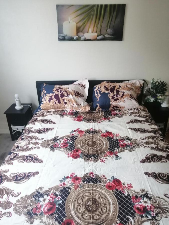 Chambre Dans Appartement A Ніор Екстер'єр фото