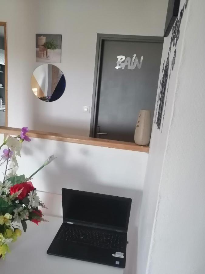 Chambre Dans Appartement A Ніор Екстер'єр фото