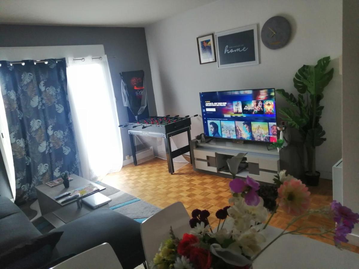 Chambre Dans Appartement A Ніор Екстер'єр фото