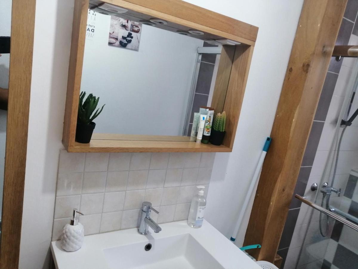 Chambre Dans Appartement A Ніор Екстер'єр фото