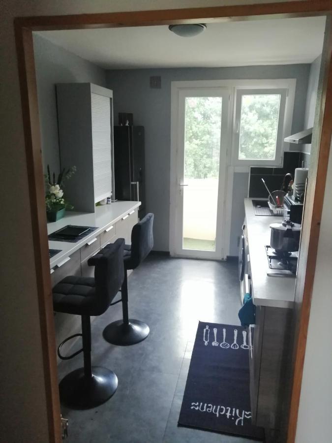 Chambre Dans Appartement A Ніор Екстер'єр фото