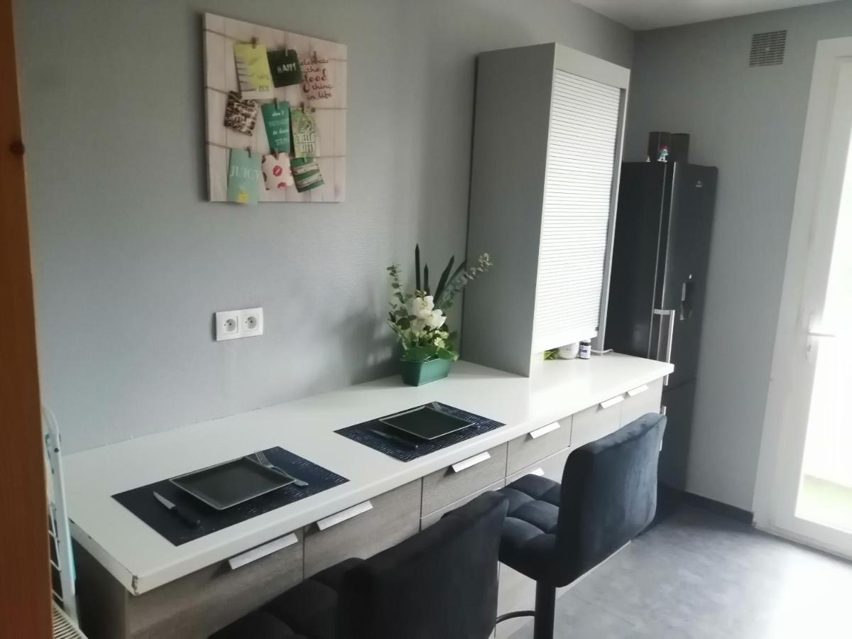 Chambre Dans Appartement A Ніор Екстер'єр фото